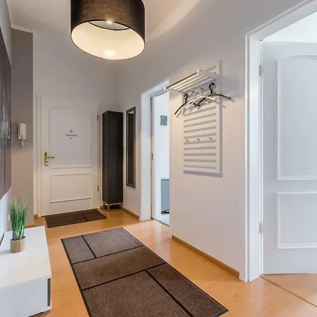 Media Apartment *
