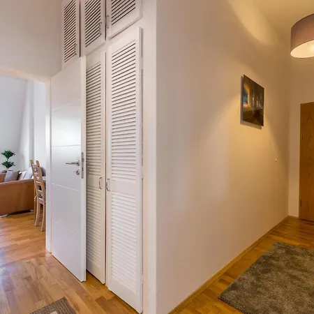 Apartment Media *