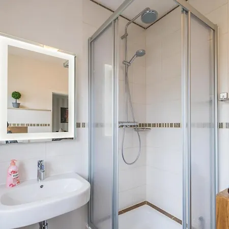 Apartment Media *